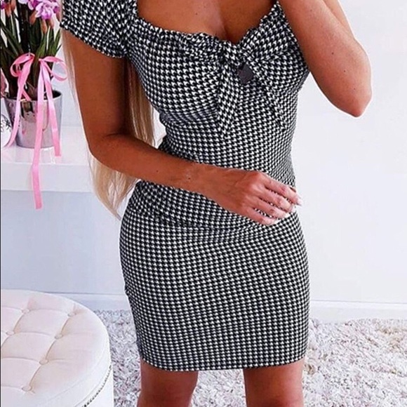 Dresses - Picture 3 of 9